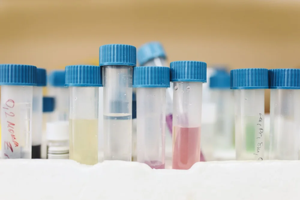 Laborarbeitsplatz für Analyse und Prüfung